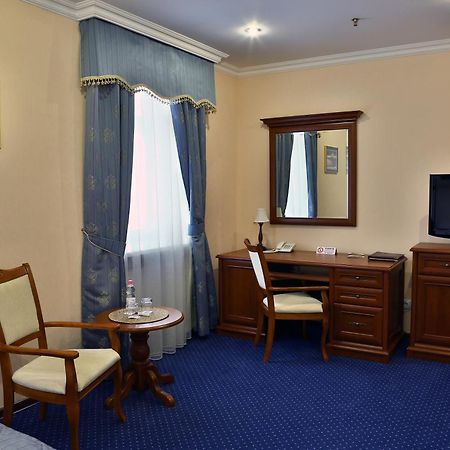 Hotel Ukraine Rivne Exterior photo