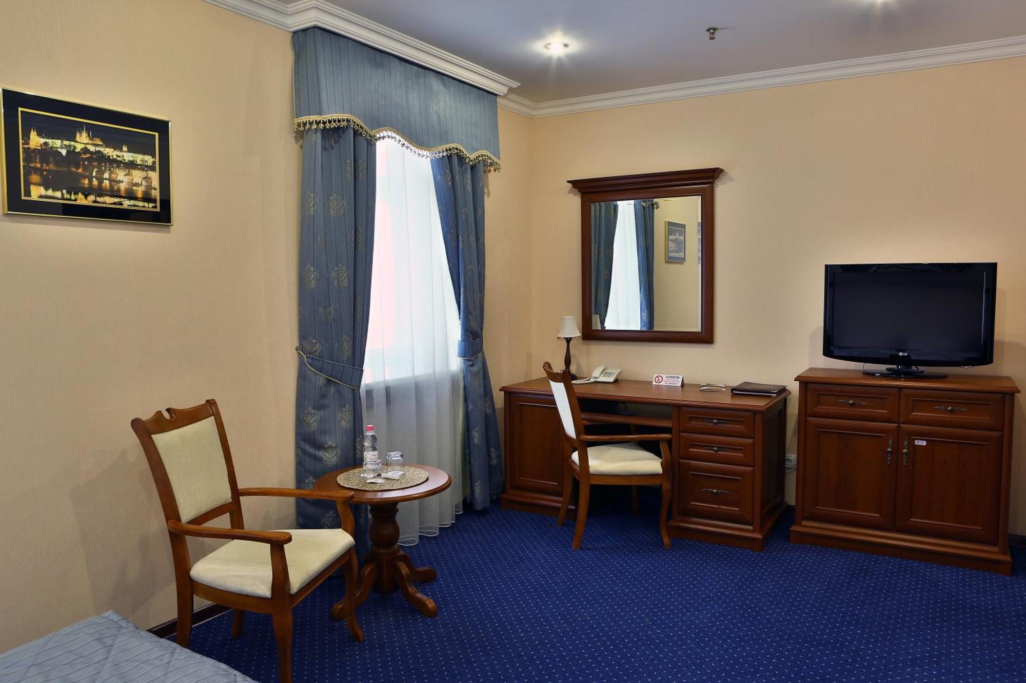 Hotel Ukraine Rivne Exterior photo