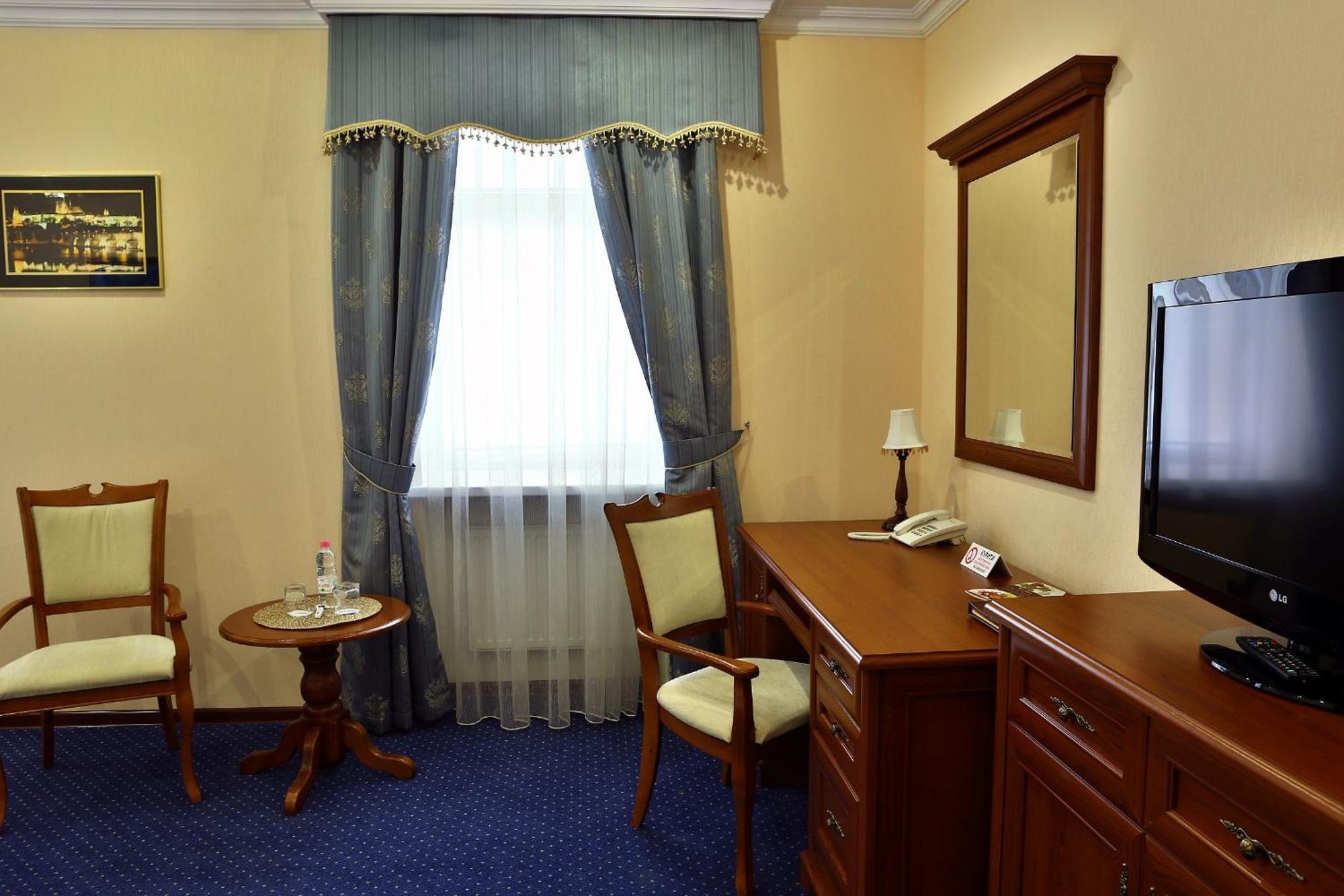 Hotel Ukraine Rivne Exterior photo