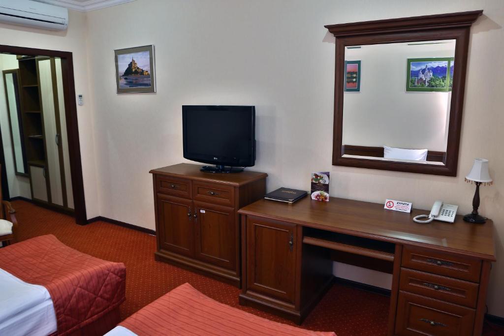 Hotel Ukraine Rivne Room photo