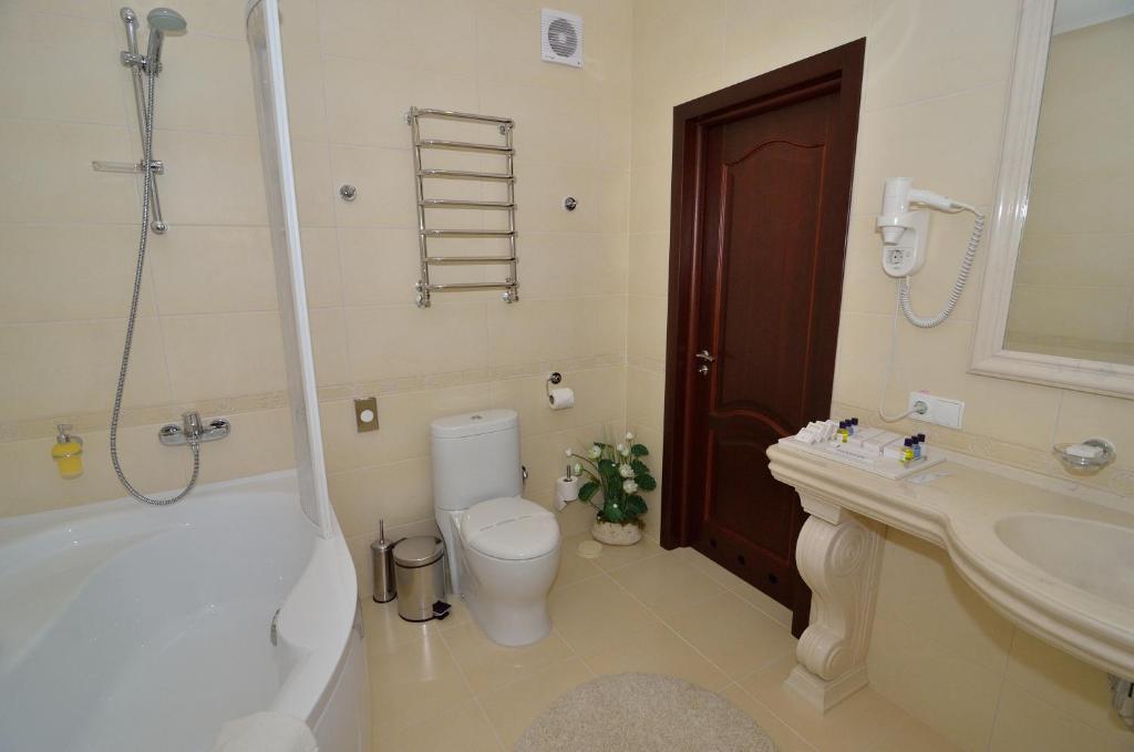 Hotel Ukraine Rivne Room photo