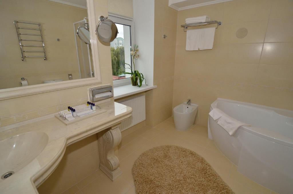 Hotel Ukraine Rivne Room photo