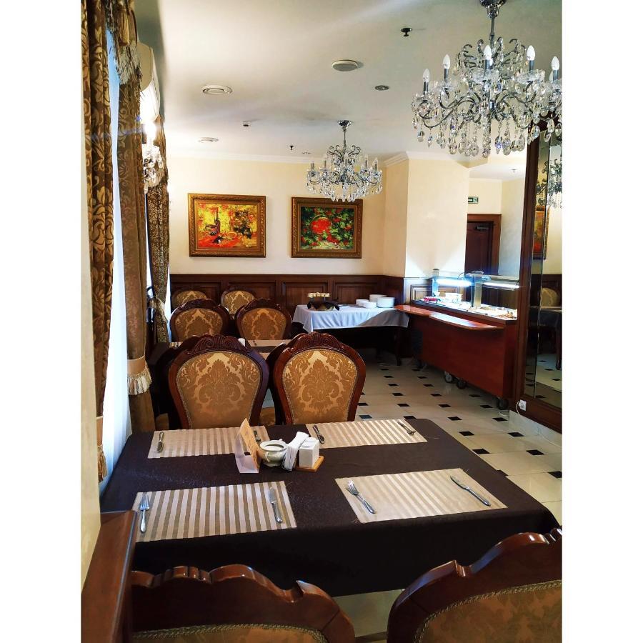 Hotel Ukraine Rivne Exterior photo